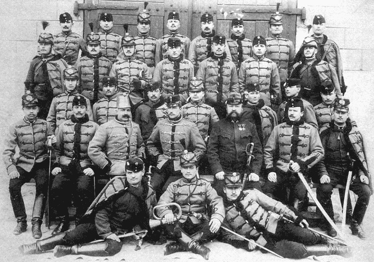 Группа офицеров и нижних чинов 7-го гусарского полка, 1910 г.