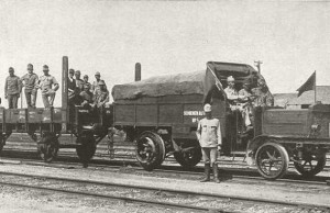 В Австро-Венгрии проводились эксперименты по замене локомотивов грузовыми автомобилями на специальных колесах с ребордами.