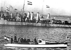 Корабли флота прощаются с Гроссадмиралом Хаусом