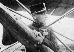 Гауптман ВВС Годвин Брумовский возле своего истребителя "Ганза-Бранденбург"