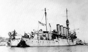Результат торпедной атаки U-31 — у крейсера HMS «Weymouth» частично оторвана корма
