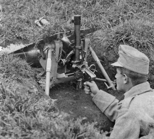 Спусковой крючок в виде кольца был расположен у 3,7-см пехотного орудия образца 1915 г. на конце салазок, по которым откатывался ствол во время выстрела.