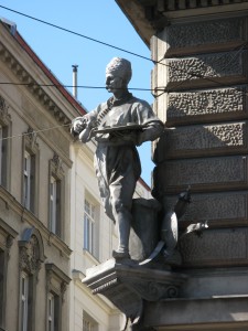 Памятник Ю.Кульчицкому на здании, где по легенде располагалась его кофейня по адресу Favoritenstraße, 32