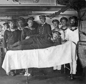 Санітарний майданчик для здійснення першоїб допомоги пораненим на борту (1910)