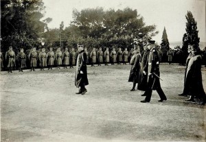 Император и король Карл возглавляет траурную процессию за гробом с телом гроссадмирала Антона Хауса
