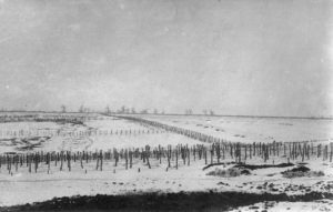 Заграждения из колючей проволоки перед позициями 69-го пехотного полка общей армии