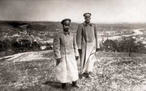 Император Николай II и верховный главкомандующий Николай Николаевич в Перемышле