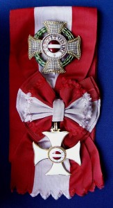 Черезплечная лента и нагрудная звезда командорского креста Военного ордена Марии Терезии