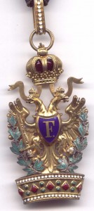 Знак ордена 3-й степени с «военным отличием» (аверс)