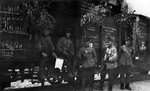 Уланский полк по дороге на Восточный фронт, 1915 г.