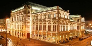 Здание венской оперы (ночное освещение)