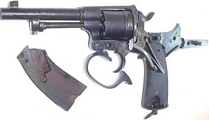 Револьвер Rast-Gasser M1898 со снятой с рукояти щечкой