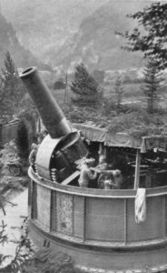 420-мм гаубица на огневой позиции в Альпах (Chorzępa J. Największy Fahrpanzer // Militaria XX wieku. – 2008. – №1)