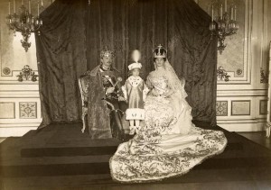 Апостолический король Венгрии Карл IV, королева Венгрии Зита и наследник престола Отто (декабрь 1916 г.)