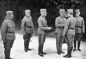 180-я церемония награждения "Военным орденом Марии Терезии" 17 августа 1917 г. Четвертый справа — фельдмаршал Кёвешш