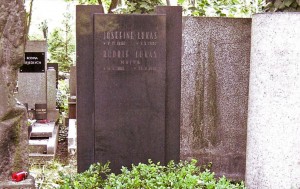 Надгробие Жозефины и Рудольфа Лукашей