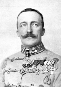 Командующий VII Корпусом генерал от кавалерии эрцгерцог Иосиф Август в мундире венгерского генерала (придворный фотограф Шандор Стрелинский, 1915)