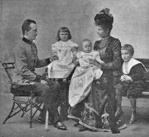 Драгунский ротмистр эрцгерцог Иосиф Август с семьей (1900)