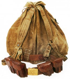 Рюкзак образца 1913 года (схема соединения с поясным ремнем)