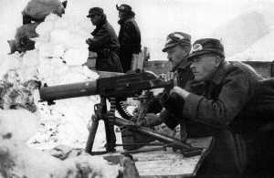 Австро-венгерские солдаты в горах с пулеметом “Шварцлозе”. Фото: Фриц Вебер "Конец армии"