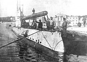 Погрузка торпеды на SMU-21