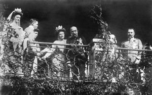 Франц Иосиф и Франц Фердинанд на свадьбе Карла I и принцессы Зиты (на свадьбе Карл еще не имел своего «номера», так как был только наследником второй очереди — Д.А.)