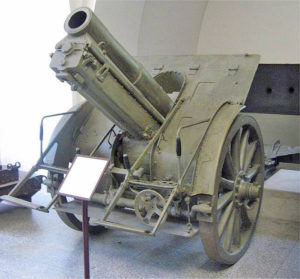 Гаубица М 14 в Венском военном музее. Обратите внимание на сиденья перед щитом – во время марша их занимали два номера расчета