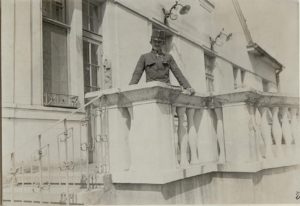 Его императорское высочество на террасе штаб-квартиры в Ходорове (10 августа 1916 г.)
