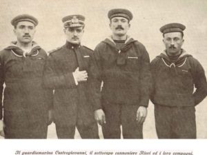 Гардемарин Кастроджованні і матроси, які врятувалися на плоту після загибелі "Нембо". 1917 р.