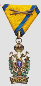 Австрійський орден Залізної Корони 3-го ступеня з воєнною відзнакою і мечами (Orden der Eisernen Krone 3. Klasse mit der Kriegsdekoration und den Schwertern)