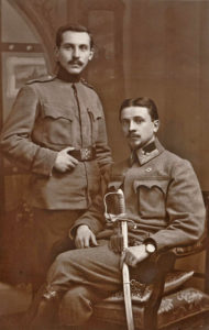 Кадет резерва (справа) и однолетний доброволец (слева). Не ранее осени 1915 г.