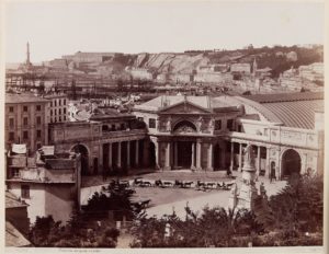 Площа Аква Верде в Генуї з монументом Колумбу (справа внизу). Фото 1890-х років