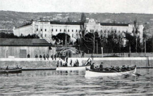 Слухачі Військово-морської академії на заняттях з веслування в гавані Фіуме, 1905 рік