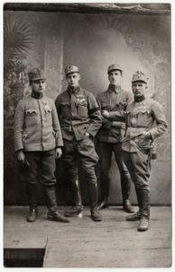 Лейтенанти резерву, нагороджені солдатськими відзнаками