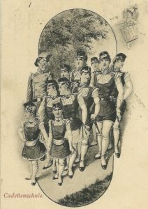 Школа кадетів. Серія гумористичних листівок «Жіноче військо»