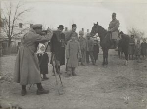 Австро-угорський солдат у фокусі одеського вуличного фотографа