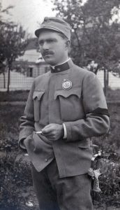 Лейтенант з комендатури табору військовополонених у Кніттельфельді