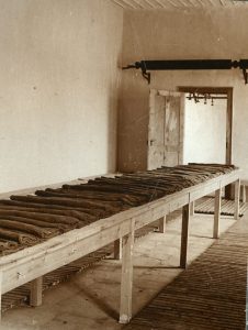 Гардеробна в будівлі, переобладнаній під приміщення для очищення (Бітола, 1916 рік)