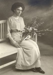Аліса Гуршнер (1869–1944), фото 1910 року
